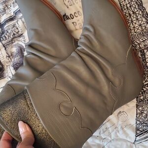 Vintage-Inspired Western Grey Ankle Boots – 100% Leather Cowboy Style Boot, Sz 5